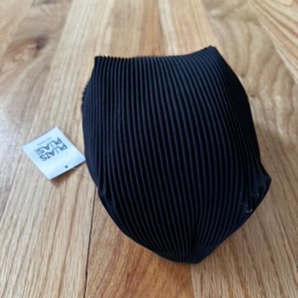 Pleats Please Issey Miyake Pleats Cap (NWT) in Black main image 6